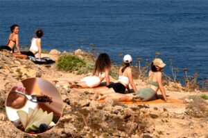 Yoga y desayunos frente al mar Hostal La Torre