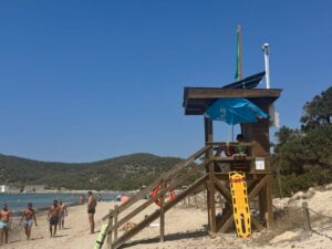 El Govern despliega sensores inteligentes para medir la ocupaci&oacute;n en tiempo real en la playa de Ses Salines de Ibiza