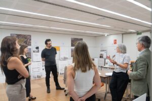 Un jurado profesional valora las propuestas para redactar del proyecto de Ca n'Escandell.