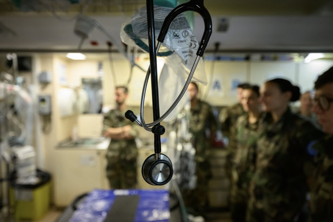 Francia amplía su cobertura médica por una posible guerra en Europa