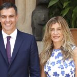 El cuadro de Pedro S&aacute;nchez y Bego&ntilde;a G&oacute;mez desnudos que ha desatado la pol&eacute;mica: &laquo;Est&aacute; muy bien dotado&raquo;