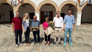 Reconocimiento a turistas en Santa Eularia.