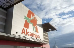 El giro inesperado de Alcampo: por qu&eacute; cerrar&aacute; 16 tiendas y despedir&aacute; a casi 200 empleados