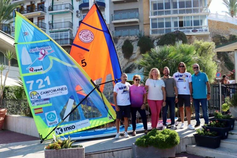 El reto solidario Benidorm-Ibiza en windsurf hará escala en Calp para apoyar la lucha contra el cáncer de mama