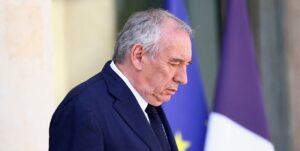 Bayrou debe dar un paso al costado y Francia atraviesa una fragilidad política Bayrou debe dar un paso al costado y Francia atraviesa una fragilidad política
