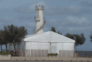 Carpa instalada en el puerto de la Savina de Formentera. (Ib3 tv)