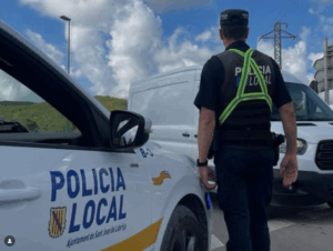 Un agente de la Polic&iacute;a Local de Sant Joan.