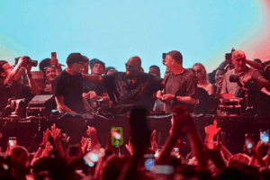 Carl Cox junto a The Chemical Brothers en [UNVRS]. Archivo