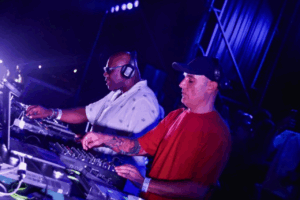 Carl Cox y Paco Osuna pinchando juntos. Archivo