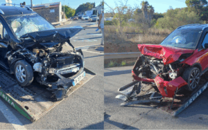 Choques destrozados tras accidente en carretera de Sant Joan.