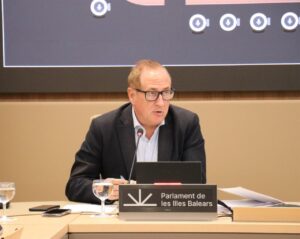 El conseller de Mar y Ciclo del Agua, Juan Manuel Lafuente, en una comparecencia en la Comisi&oacute;n de Ordenaci&oacute;n Territorial, Vivienda, Movilidad, Mar y Ciclo del Agua.