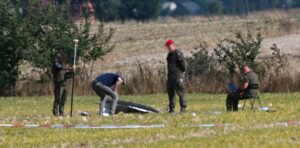 El resto de uno de los drones, en un descampando en Polonia