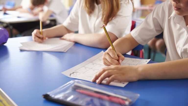 El gasto de los hogares baleares en educación en el 2023 2024 fue de 426,6 millones, casi 1.300 euros por estudiante