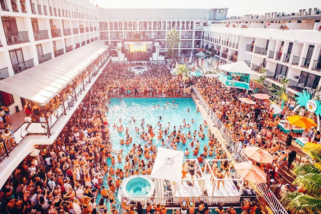 Una fiesta de verano en la piscina del Hotel Ibiza Rocks (Imagen: Ibiza Rocks)