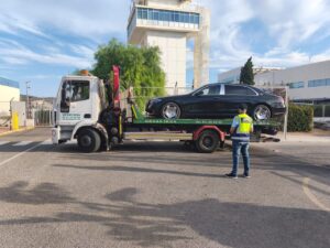 El Mercedes Benz Maybach S 680 siendo retirado.