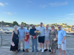 Homenaje turista 51 años visitando Santa Eulària