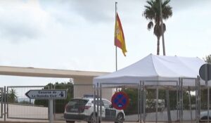 La Guardia Civil sustrajo el motor de la patera e investiga al ladrón La Guardia Civil sustrajo el motor de la patera e investiga al ladrón