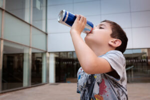 Los niños tampoco pueden consumir bebidas energéticas en el cole