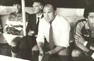 Manolo Cardo, durante un partido frente al Atl&eacute;tico en la temporada 83 84 MARCA