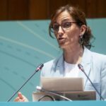 La ministra de Sanidad defiende la ley antitabaco y lanza un dardo a los hosteleros