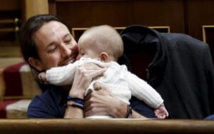 Pablo Iglesias con su hijo de pequeño Pablo Iglesias con su hijo de pequeño