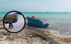 Patera en la cost ade Formentera y un radar SIVE.