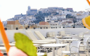 Vistas a Dalt Vila desde la azotea de Puerto Ibiza Hotel.