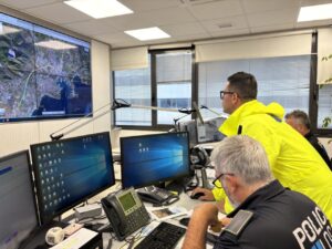 El alcalde de Ibiza en la sede de la Policía Local con otros oficiales.