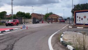 Entrada a la base militar en Ibiza durante el temporal