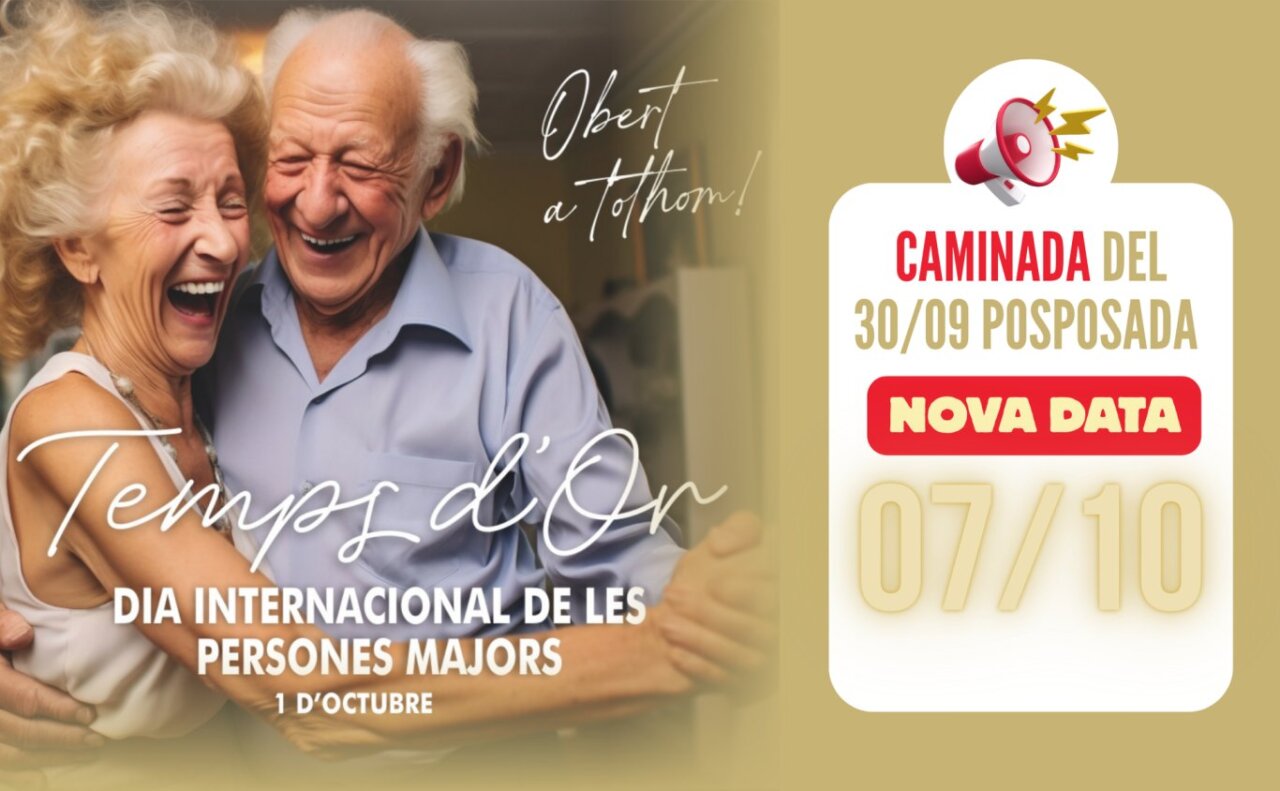 Pareja de mayores sonriendo en un evento comunitario