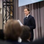 183 millones de euros de multa y un año de trabajo comunitario: el lío familiar que salpica a John Elkann, presidente de Stellantis