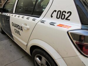 Tensión en Alfafar: un hombre se atrinchera tras disparar tres veces con una escopeta a su vecino
