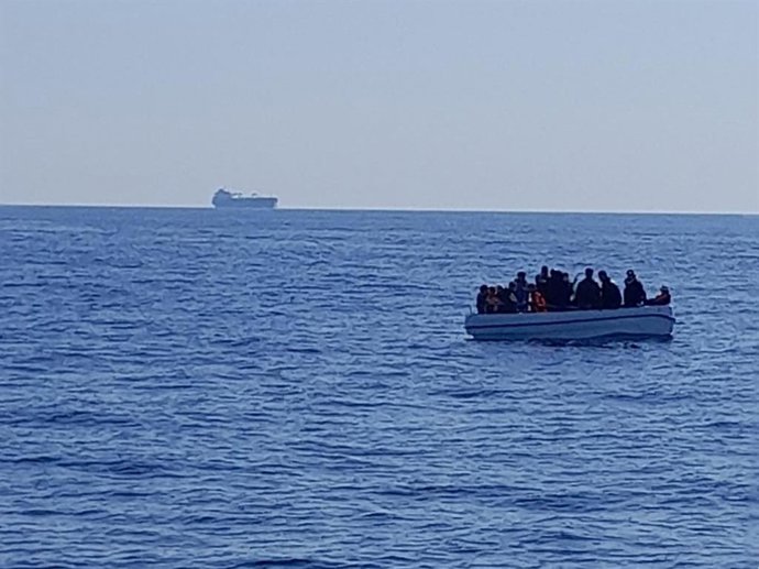 Siete migrantes que iban a bordo de sendas pateras fallecen en aguas de Almería: varios cuerpos aparecen en la Playa de los Muertos
