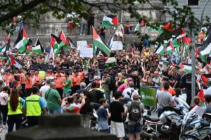 Manifestaci&oacute;n pro Palestina en la Vuelta ciclista por Bilbao