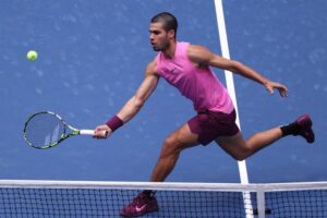 Carlos Alcaraz busca otra haza&ntilde;a en el US Open frente a Djokovic