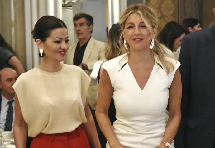 La ministra de Juventud, Sira Rego, y la vicepresidenta tercera del Gobierno, Yolanda Díaz