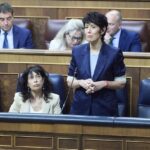 La ministra de Inclusión, Seguridad Social y Migraciones, Elma Saiz, interviene durante una sesión de control en el Gobierno, en el Congreso de los Diputados, a 24 de septiembre de 2025, en Madrid (España).