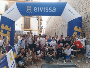 Participantes celebrando en el evento Ibiza Cocktail Week 2025