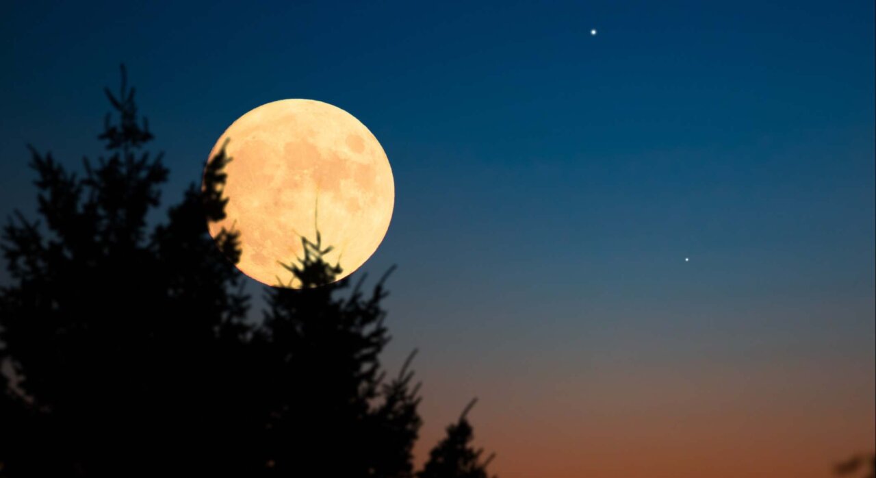 Luna llena y eclipse lunar 2025
