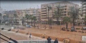 Vista del puerto de Ibiza con contaminaci&oacute;n tras lluvias intensas