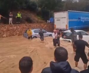 Rescate de personas atrapadas en inundaci&oacute;n en Ibiza