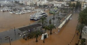 Vista del puerto de Ibiza inundado tras fuertes lluvias