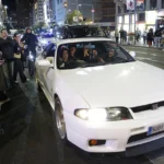 ¿Multa para Rosalía? La artista habría infringido la ley al conducir su coche por la Gran Vía de Madrid