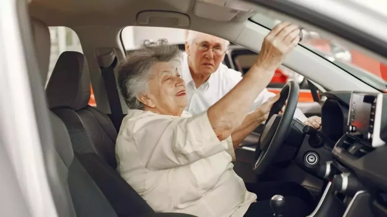 La DGT cambia las reglas para los conductores mayores de 65 años