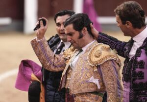 Morante de la Puebla en un momento emotivo tras su retirada del toreo.