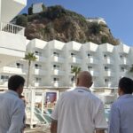 Reunión de hoteleros en Ibiza discutiendo la temporada turística