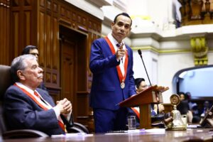 José Jerí asumiendo la presidencia interina en el Congreso de Perú