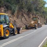 Maquinaria trabajando en la limpieza de carreteras en Ibiza tras tormentas