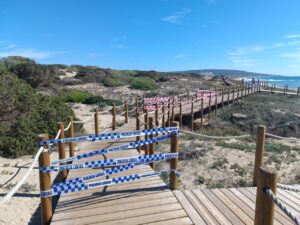 Camino que conecta es Copinar con el caló des Mort cerrado. Archivo
