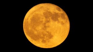 Superluna de la Cosecha iluminando el cielo nocturno